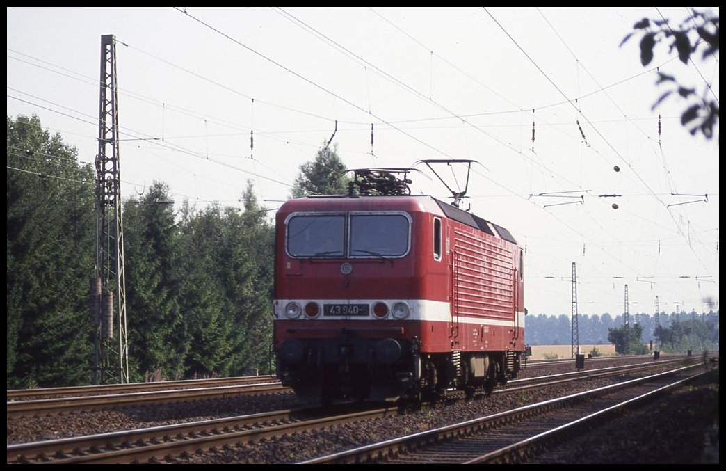 143940 ist hier am 27.7.1994 um 10.48 Uhr bei Neubeckum solo in Richtung Hamm unterwegs.