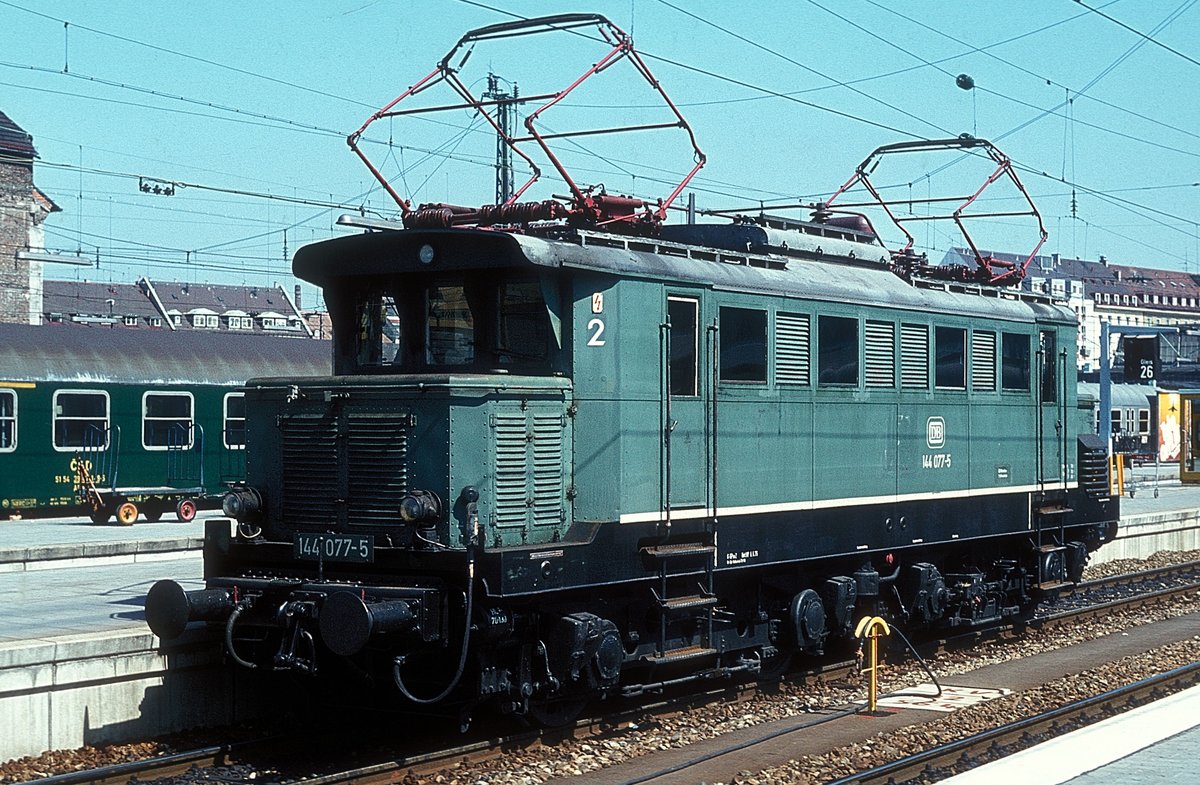  144 077  München Hbf  30.08.79