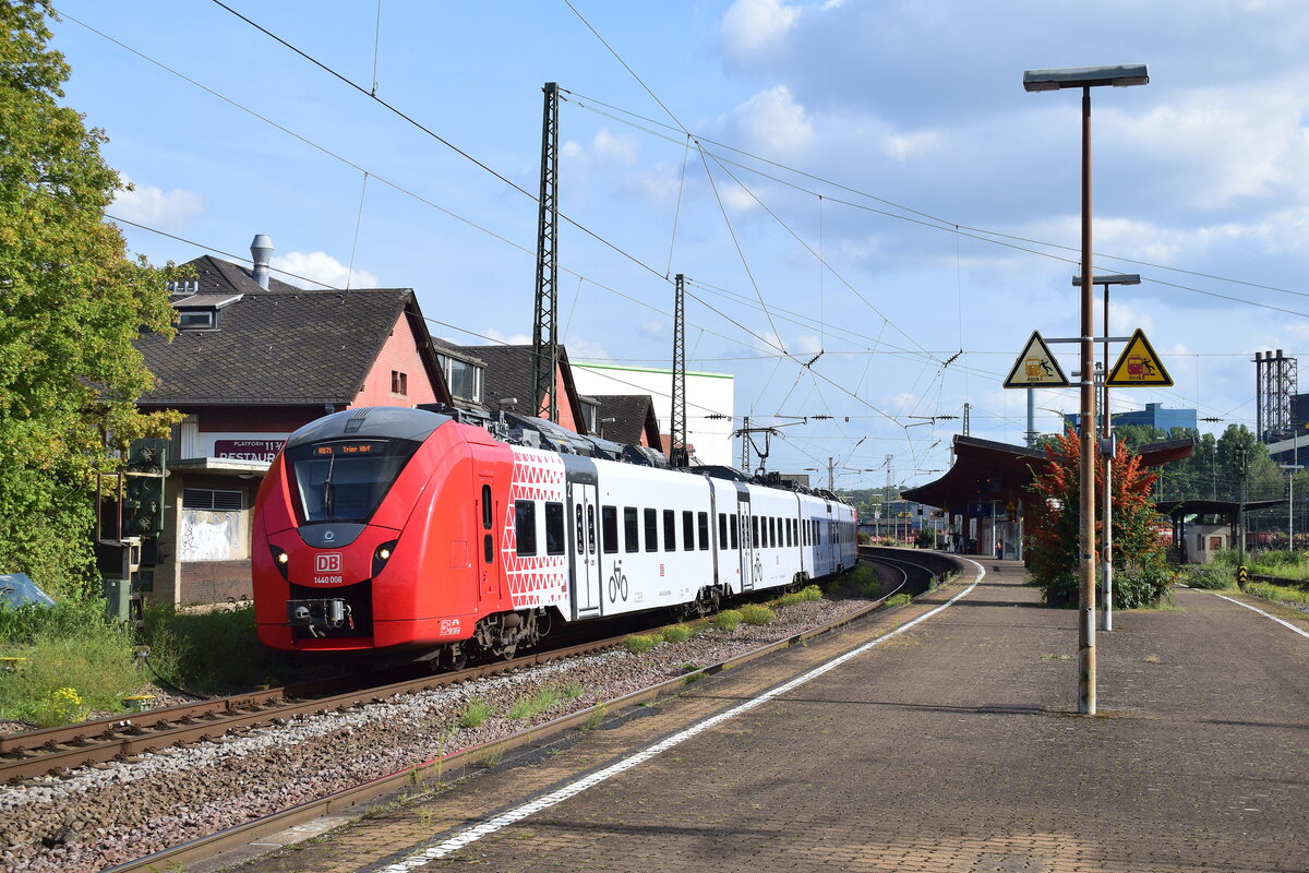 1440 006 fährt als RB71 nach Trier in Völklingen aus.

Völklingen 30.09.2023