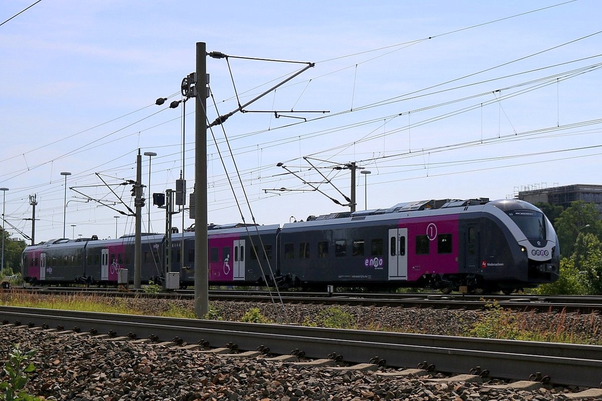 1440 122 (Alstom Coradia Continental) als ENO83562 (RE50) von Wolfsburg Hbf nach Hildesheim Hbf kurz hinter Wolfsburg Hauptbahnhof auf der Bahnstrecke Berlin–Lehrte (KBS 300). [19.7.2017 - 11:17 Uhr]
