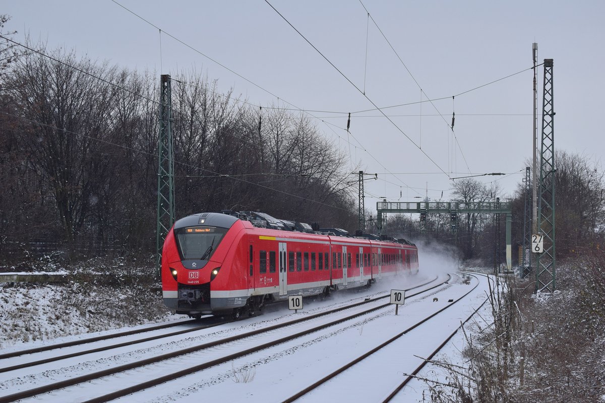 1440 235 durchfährt den Bahnhof Erftwerk in Richtung Köln.

Grevenbroich 08.02.2021