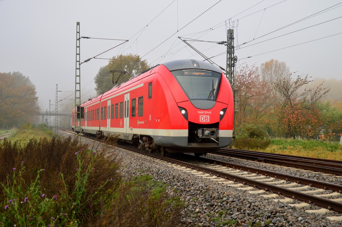 1440 324-0 als S8 am Sonntag den 1.11.2015, hier ist der Zug in Kleinenbroich.