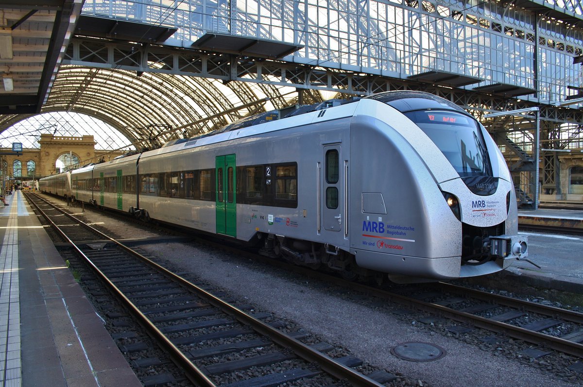 1440 339-8 steht am 27.5.2017 zusammen mit 1440 204-4 als RE3 (RE26976) nach Hof Hauptbahnhof im Dresdener Hauptbahnhof bereit.