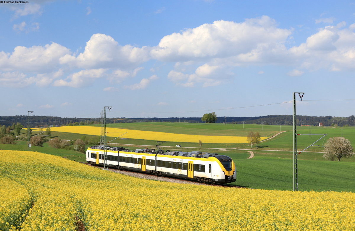 1440 354 als S9722 (Villingen(Schwarzw)-Titisee) bei Bachheim 25.4.20