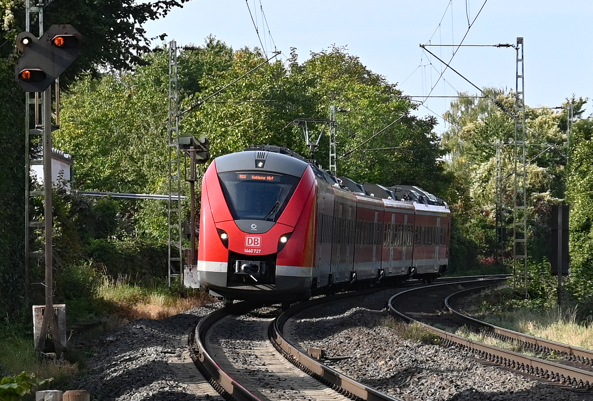 1440 727 RE8 (Rhein-Erft-Express) nach Koblenz Hbf durch Bonn-Beuel - 11.10.2023
