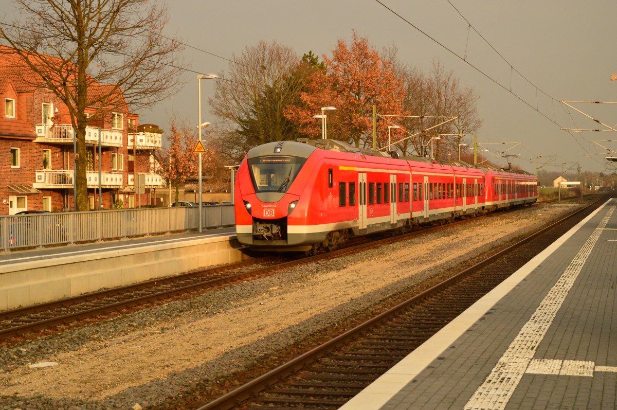 1440 811-6 bringt hier einen S8/S5Zug nach Mänchengladbach Hbf in den Bhf Korschenbroich. Mittwoch 18.2.2015