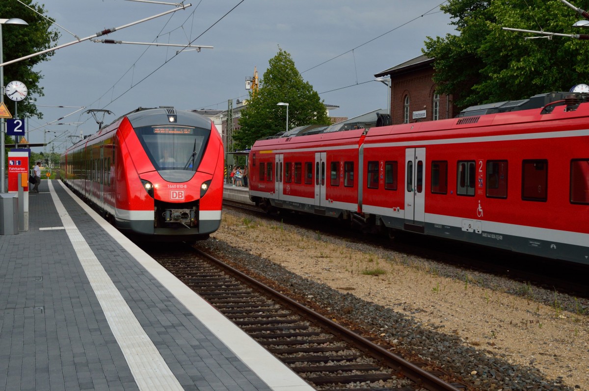 1440 Treffen in Korschenbroich am Abend des 7.7.2015, der linke Zug fährt nach Mönchengladbach Hbf, wo hin der Linke fährt wohl ins Depot ein, da er ohne Halt durch Korschenbroich fuhr.