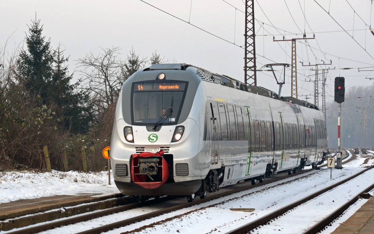 1442 103 erreicht am 31.01.14 als S4 von Geithain nach Hoyerswerda den haltepunkt Leipzig-Thekla.