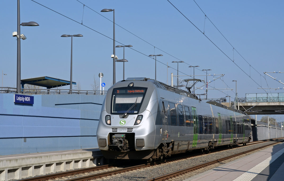 1442 119 wartet am 09.04.16 im Haltepunkt Leipzig MDR auf die Abfahrt nach Leipzig-Stötteritz im Haltepunkt MDR.