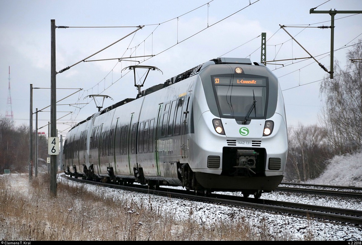 1442 131 und 1442 112 (Bombardier Talent 2) der S-Bahn Mitteldeutschland (DB Regio Südost) als S 37327 (S3) von Halle(Saale)Hbf nach Leipzig-Connewitz fahren bei Kanena-Bruckdorf auf der Bahnstrecke Magdeburg–Leipzig (KBS 340). [4.2.2018 | 9:57 Uhr]
