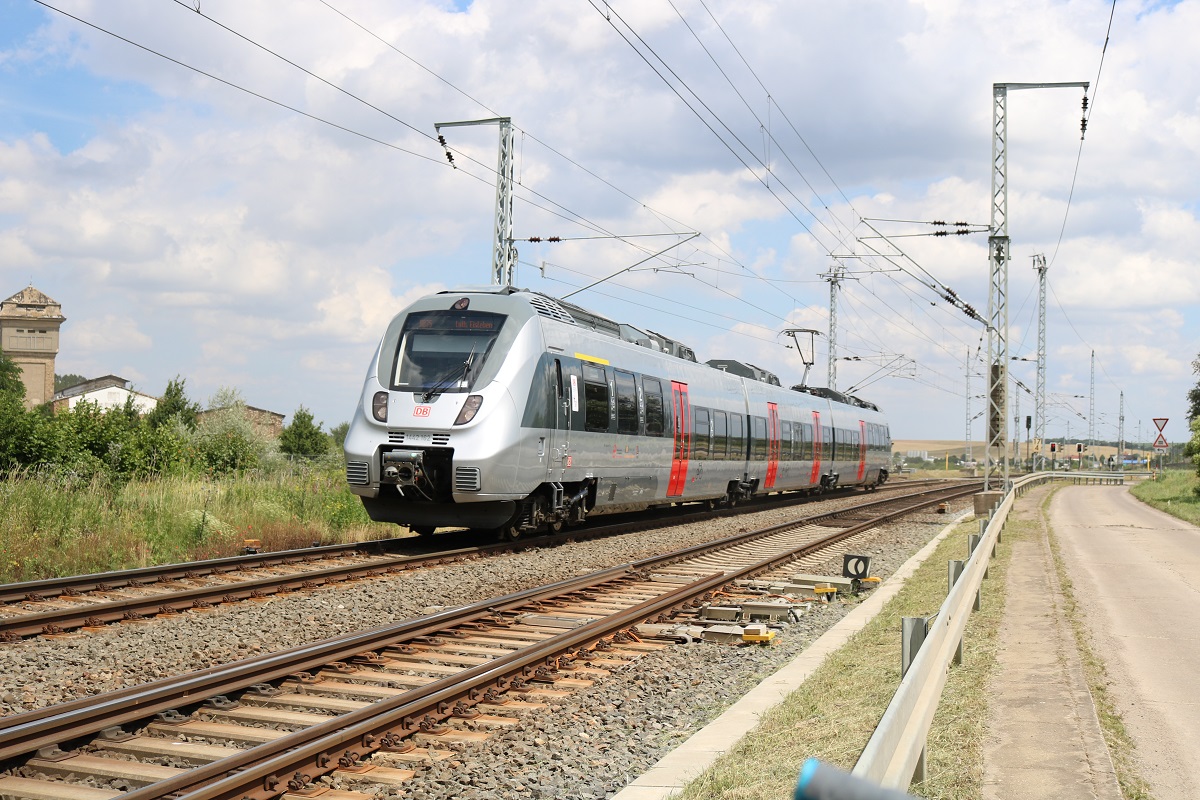 1442 152 (Bombardier Talent 2) von DB Regio Südost als RB 16362 (RB75) von Eilenburg nach Lutherstadt Eisleben in Teutschenthal, Reichsbahnstraße, auf der Bahnstrecke Halle–Hann. Münden (KBS 590). [4.7.2017 - 13:56 Uhr]