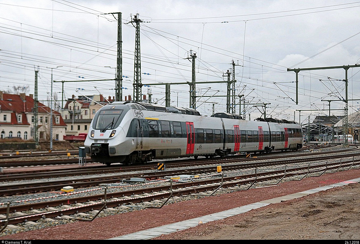 1442 162 (Bombardier Talent 2) der S-Bahn Mitteldeutschland (MDSB II | DB Regio Südost) als S 37850 (S8) von Halle(Saale)Hbf nach Dessau Hbf durchfährt das Gleisvorfeld von Halle(Saale)Hbf. Aufgenommen von der Delitzscher Straße. [26.1.2018 | 14:52 Uhr]