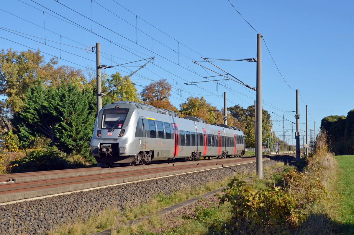 1442 165 hat am 04.11.23 den Haltepunkt Brehna verlassen und setzt seine Fahrt nach Halle(S) als S8 nun fort.
