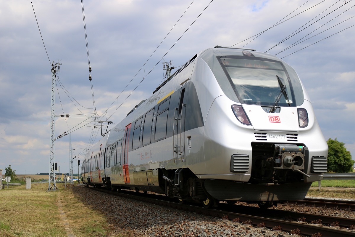 1442 171 (Bombardier Talent 2) von DB Regio Südost als RB 16364 (RB75) von Eilenburg nach Lutherstadt Eisleben in Teutschenthal auf der Bahnstrecke Halle–Hann. Münden (KBS 590). [4.7.2017 - 15:54 Uhr]