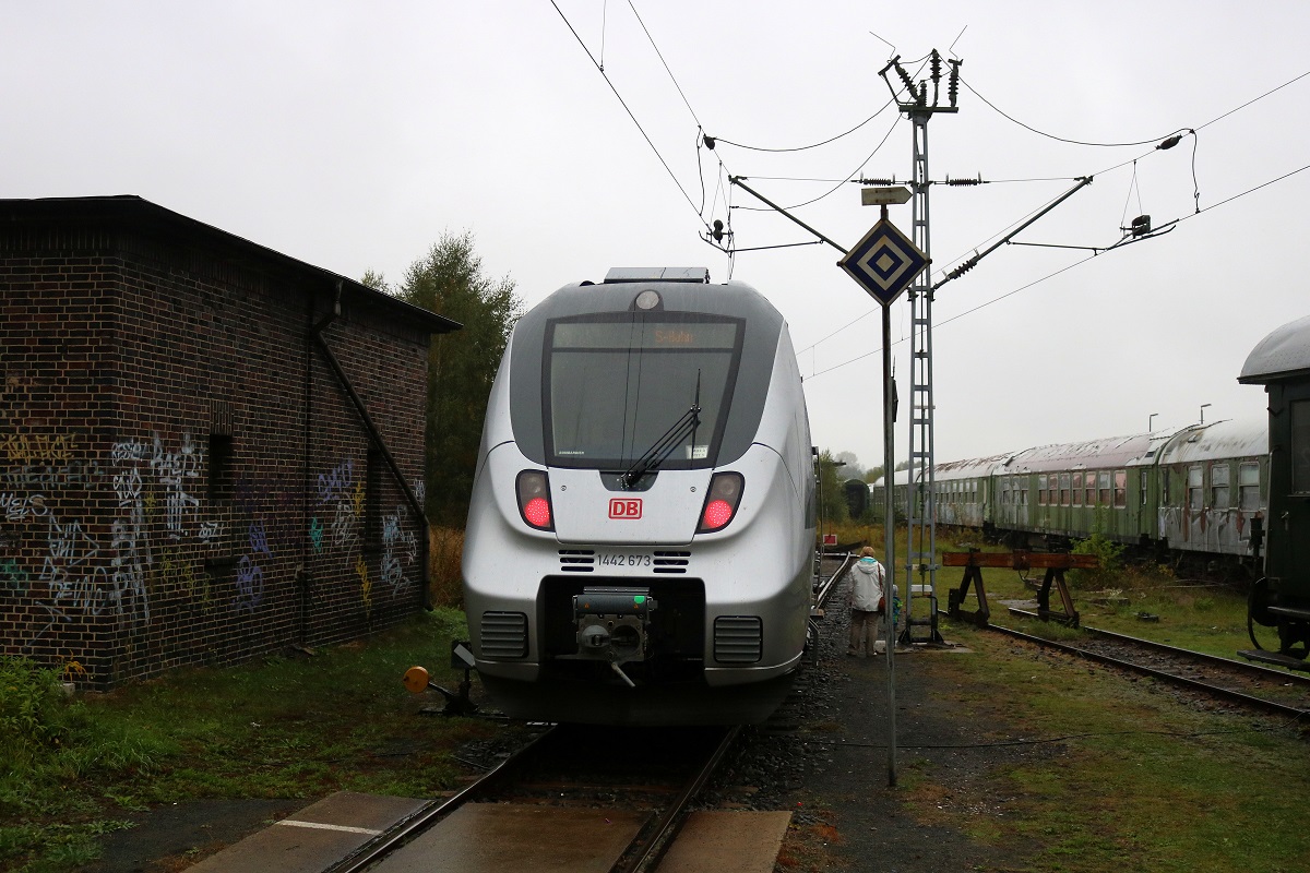 1442 173/673 (Bombardier Talent 2) der S-Bahn Mitteldeutschland (MDSB II | DB Regio Südost) steht im ehemaligen Bw Lutherstadt Wittenberg anlässlich der jährlichen Bahnaktionstage und wird kann von innen besichtigt werden. [24.9.2017 | 11:54 Uhr]