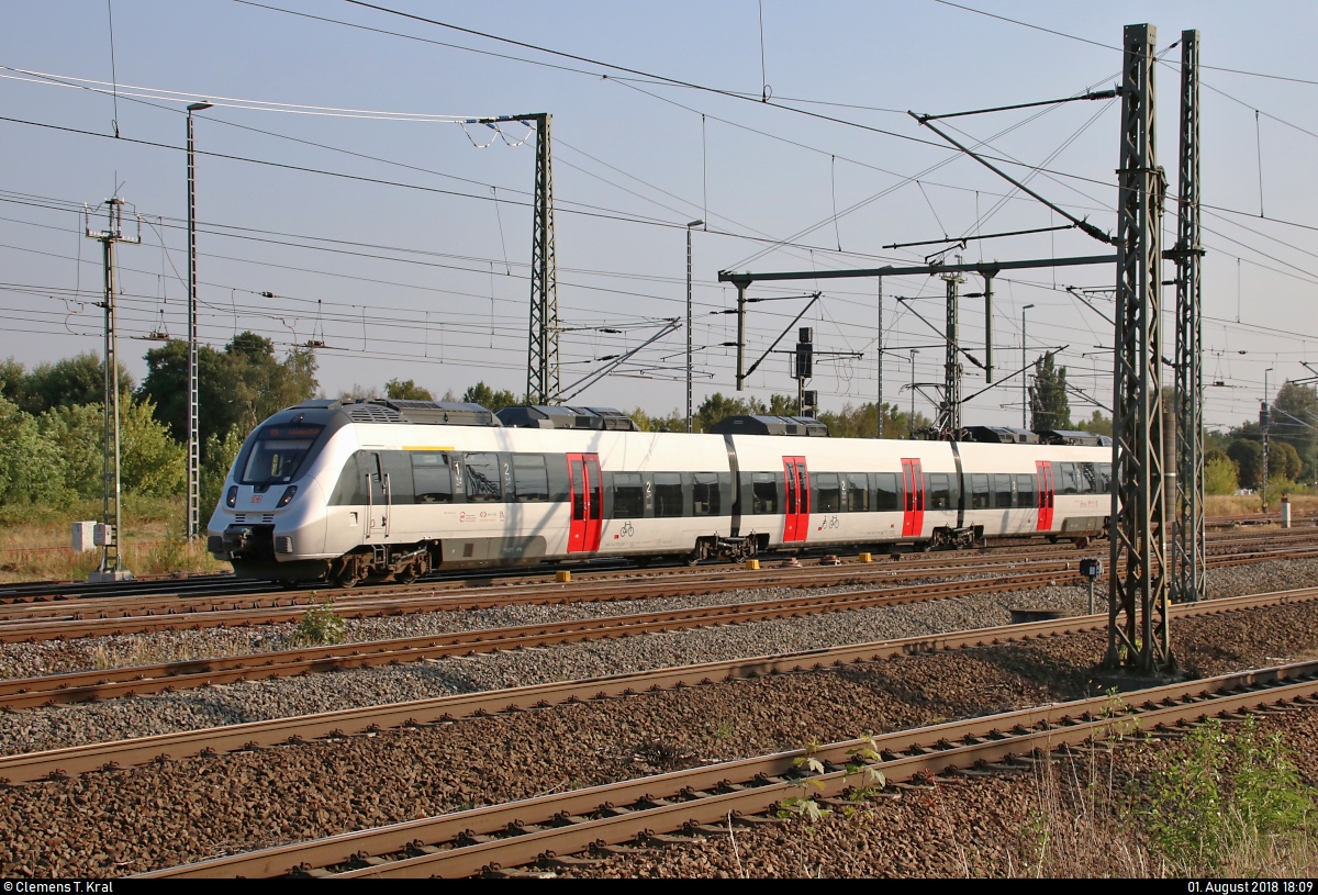 1442 176 (Bombardier Talent 2) von DB Regio Südost als RE 16129 (RE14) von Dessau Hbf nach Falkenberg(Elster) verlässt Lutherstadt Wittenberg Hbf auf Gleis 6.
[1.8.2018 | 18:09 Uhr]