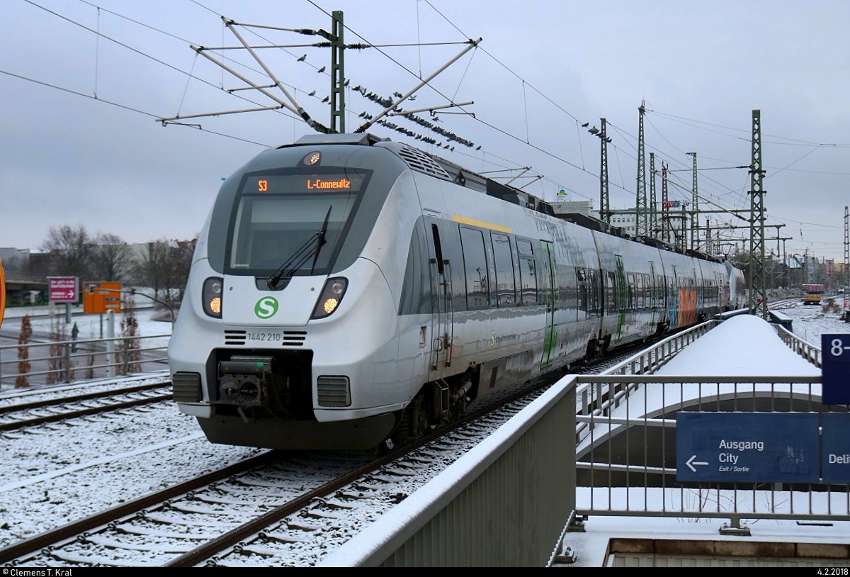 1442 210 und 1442 209 (Bombardier Talent 2) der S-Bahn Mitteldeutschland (DB Regio Südost) als S 37325 (S3) von Halle-Trotha nach Leipzig-Connewitz erreichen Halle(Saale)Hbf auf Gleis 1. Grüße zurück an den Tf! [4.2.2018 | 9:16 Uhr]