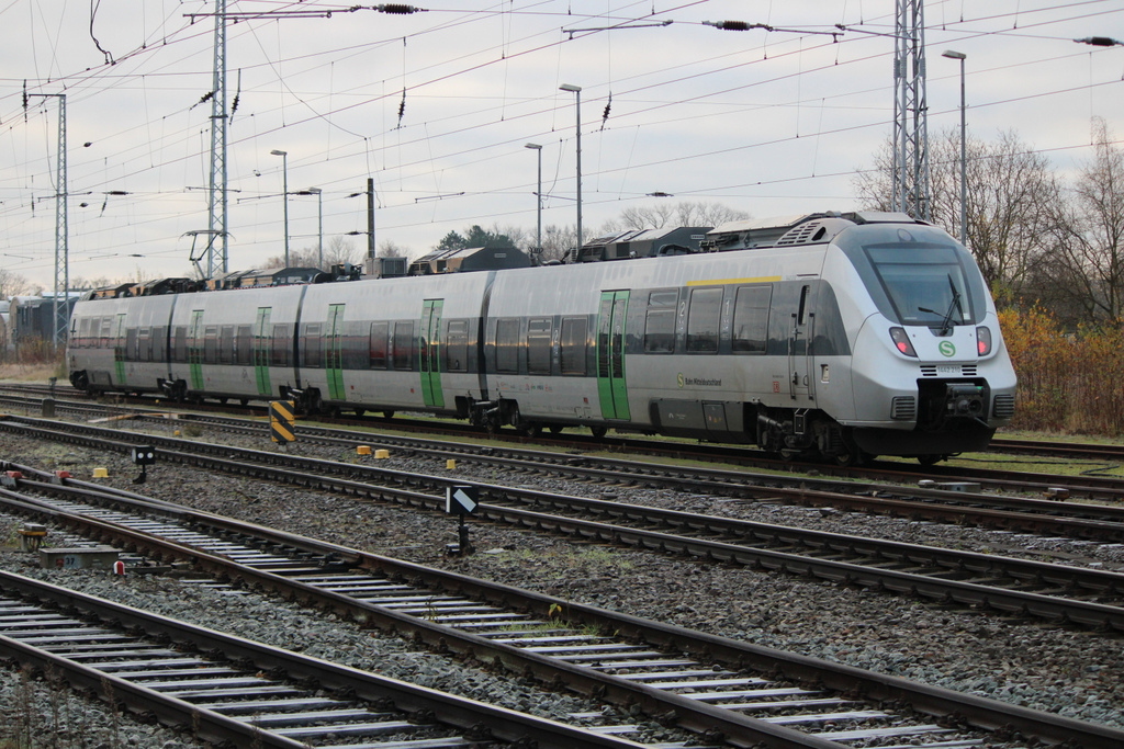 1442 210-9 von S-Bahn Mitteldeutschland, Leipzig am 28.11.2020 im Rostocker Hbf aufgerüstet