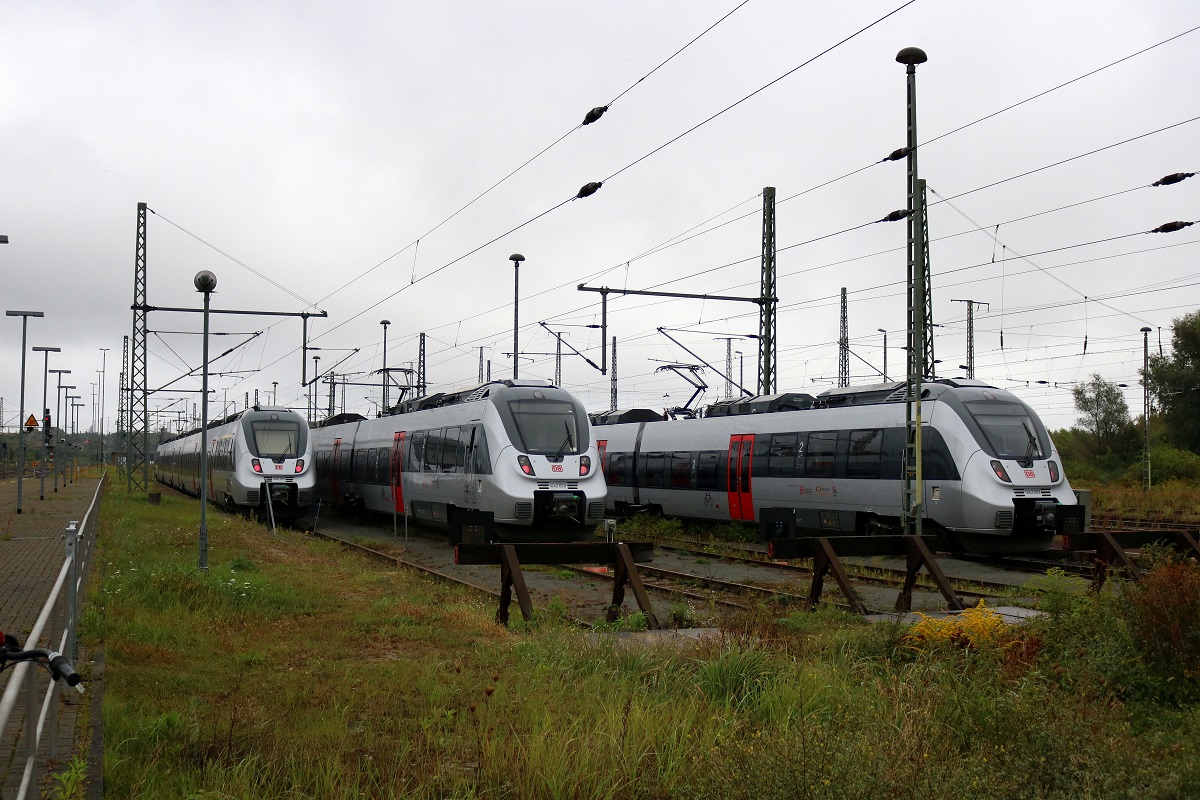 1442 302, 1442 668 und 1442 809 (Bombardier Talent 2) der S-Bahn Mitteldeutschland (MDSB II | DB Regio Südost) sind in Lutherstadt Wittenberg Hbf abgestellt. [24.9.2017 | 14:46 Uhr]