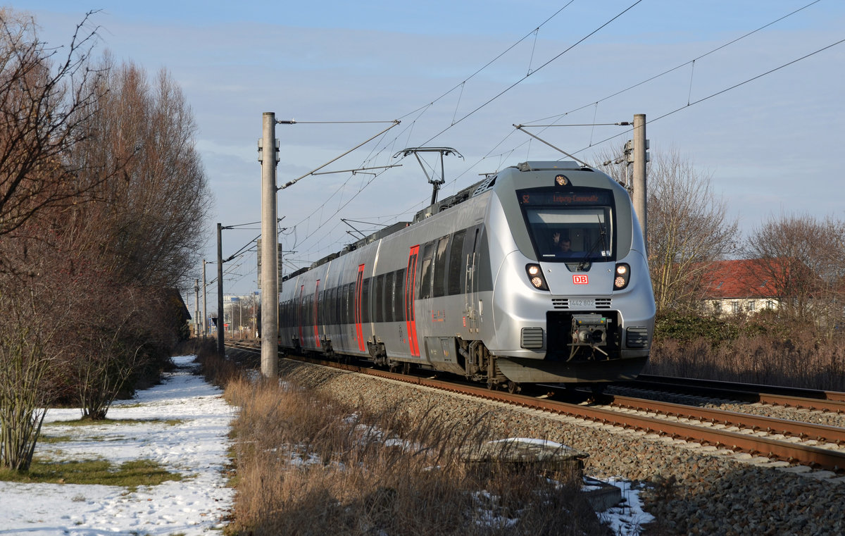 1442 302 war am 29.01.17 von Magdeburg aus nach Leipzig-Connewitz unterwegs. In Greppin rollt der Hamster mit Fernlicht und Gruß des Tf Richtung Bitterfeld.