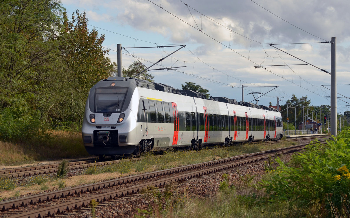 1442 306 hat als S2 nach Magdeburg am 02.10.16 soeben den Haltepunkt Raguhn verlassen und ist nun auf dem Weg Richtung Dessau.