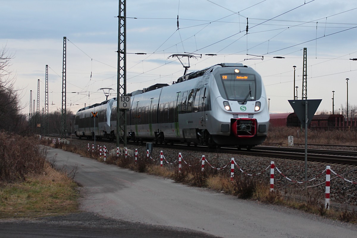 1442 609 und 1442 105 kommen mit der S5X aus Halle (Saale) Hbf und werden in wenigen Minuten den Hbf von Zwickau erreichen. 03.01.2014