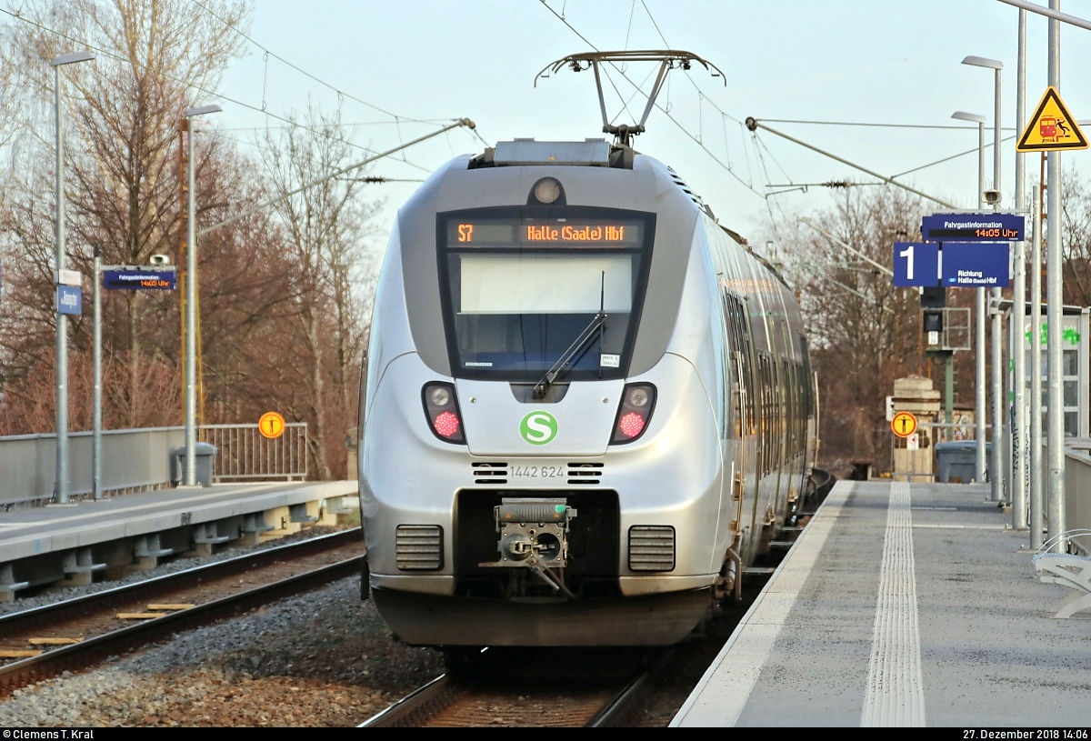 1442 624 (Bombardier Talent 2) der S-Bahn Mitteldeutschland (DB Regio Südost) als S 37739 (S7) von Halle-Nietleben nach Halle(Saale)Hbf Gl. 13a steht im Hp Halle Rosengarten auf der Bahnstrecke Halle–Hann. Münden (KBS 590).
[27.12.2018 | 14:06 Uhr]