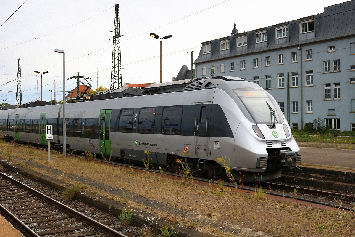 1442 629 und ein weiterer 1442 (Bombardier Talent 2) der S-Bahn Mitteldeutschland (DB Regio Südost) als S 37336 (S3) von Geithain erreichen ihren Endbahnhof Halle(Saale)Hbf auf Gleis 2. [9.9.2017 | 14:48 Uhr]