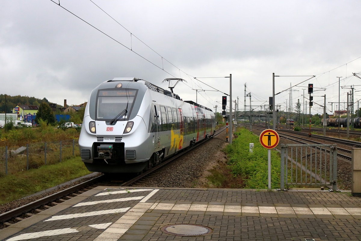 1442 660 (Bombardier Talent 2) von DB Regio Südost als RE 16110 (RE13) von Leipzig Hbf nach Magdeburg Hbf erreicht den Bahnhof Bitterfeld auf Gleis 1. [24.9.2017 | 15:49 Uhr]