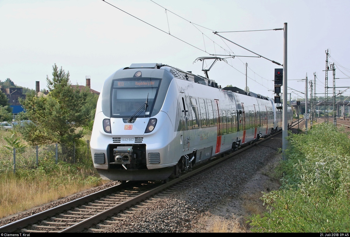 1442 662 und 1442 ??? (Bombardier Talent 2) von DB Regio Südost als RE 16104 (RE13) von Leipzig Hbf nach Magdeburg Hbf erreichen den Bahnhof Bitterfeld auf Gleis 1.
[21.7.2018 | 9:45 Uhr]