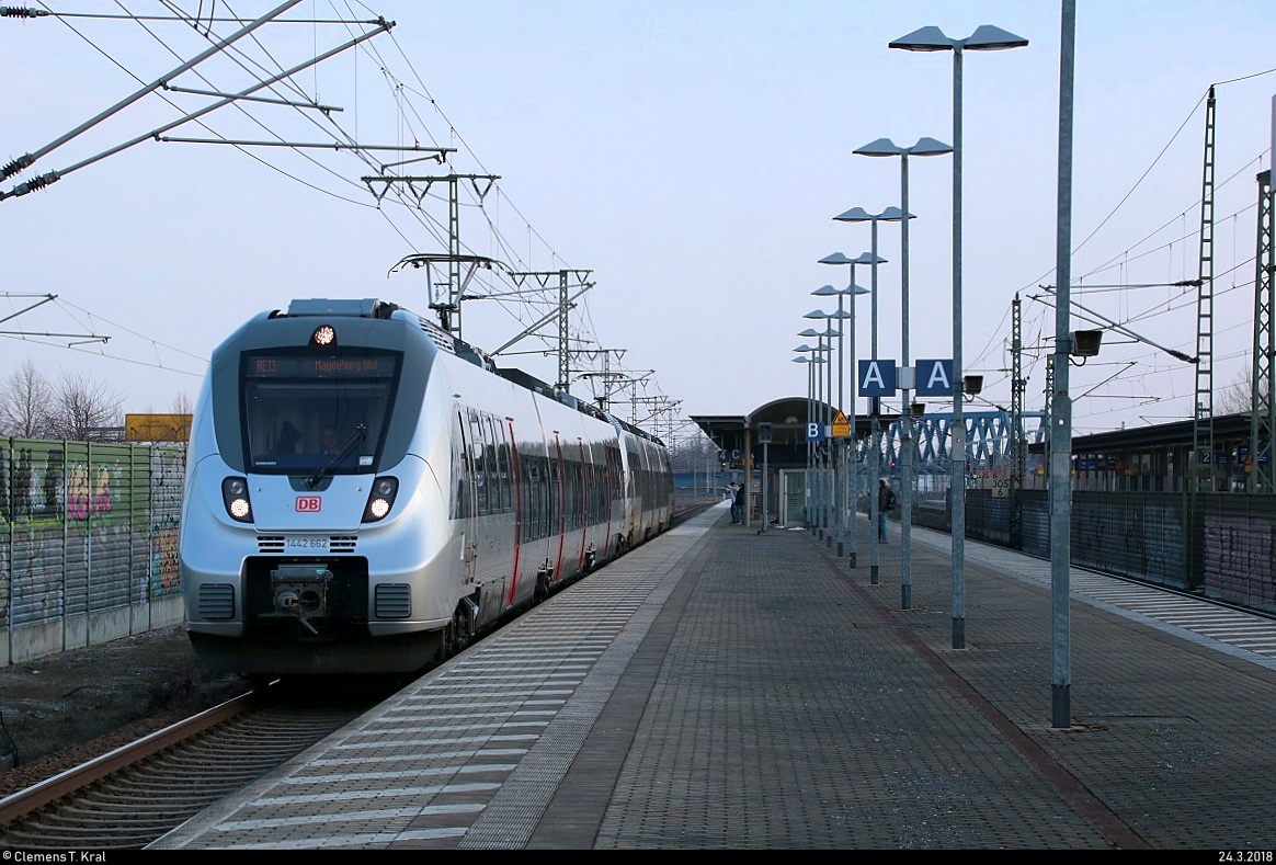 1442 662 und 1442 167 (Bombardier Talent 2) von DB Regio Südost als umgeleiteter RE 16112 (RE13) von Leipzig Hbf nach Magdeburg Hbf durchfährt den Hp Leipzig Messe auf der Neubaustrecke Erfurt–Leipzig/Halle (KBS 580). [24.3.2018 | 17:16 Uhr]