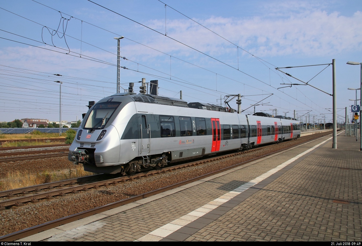 1442 669 (Bombardier Talent 2) der S-Bahn Mitteldeutschland (MDSB II | DB Regio Südost) als S 37825 (S8) von Lutherstadt Wittenberg Hbf nach Halle(Saale)Hbf verlässt den Bahnhof Bitterfeld auf Gleis 3.
[21.7.2018 | 9:49 Uhr]