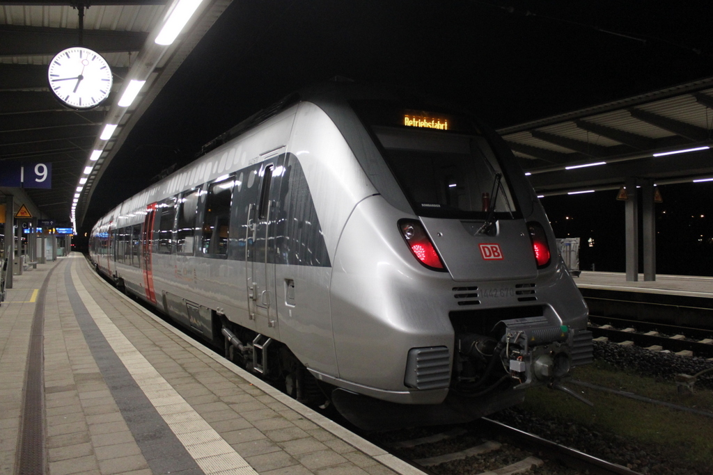 1442 670-4 der S-Bahn Mitteldeutschland stand am Morgen des 23.11.2017 als berfhrung von Rostock Hbf nach Leipzig Hbf im Rostocker Hbf bereit. 
