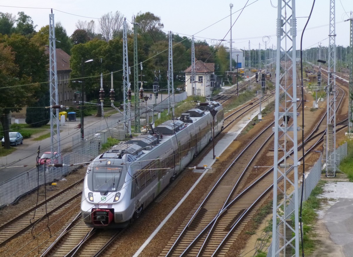1442 709 von Leipzig nach Hoyerswerda.Aufgenommen am 18.09.2014 in Hosena.Im Hintergrund noch das Stellwerk B1, welches , durch ein Unglück vom 26.07.2012, im Oktober abgerissen wird. Dann werden alle Signale und Weichen aus Hoyerswerda gestellt