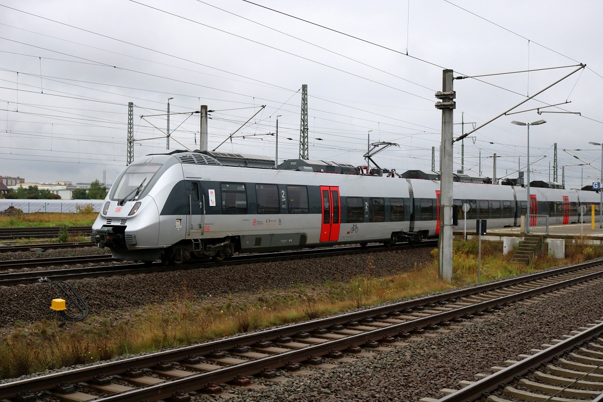 1442 805 (Bombardier Talent 2) von DB Regio Südost als S 37251 (S2) von Dessau Hbf nach Leipzig-Connewitz verlässt den Bahnhof Bitterfeld auf Gleis 4. [24.9.2017 | 15:34 Uhr]