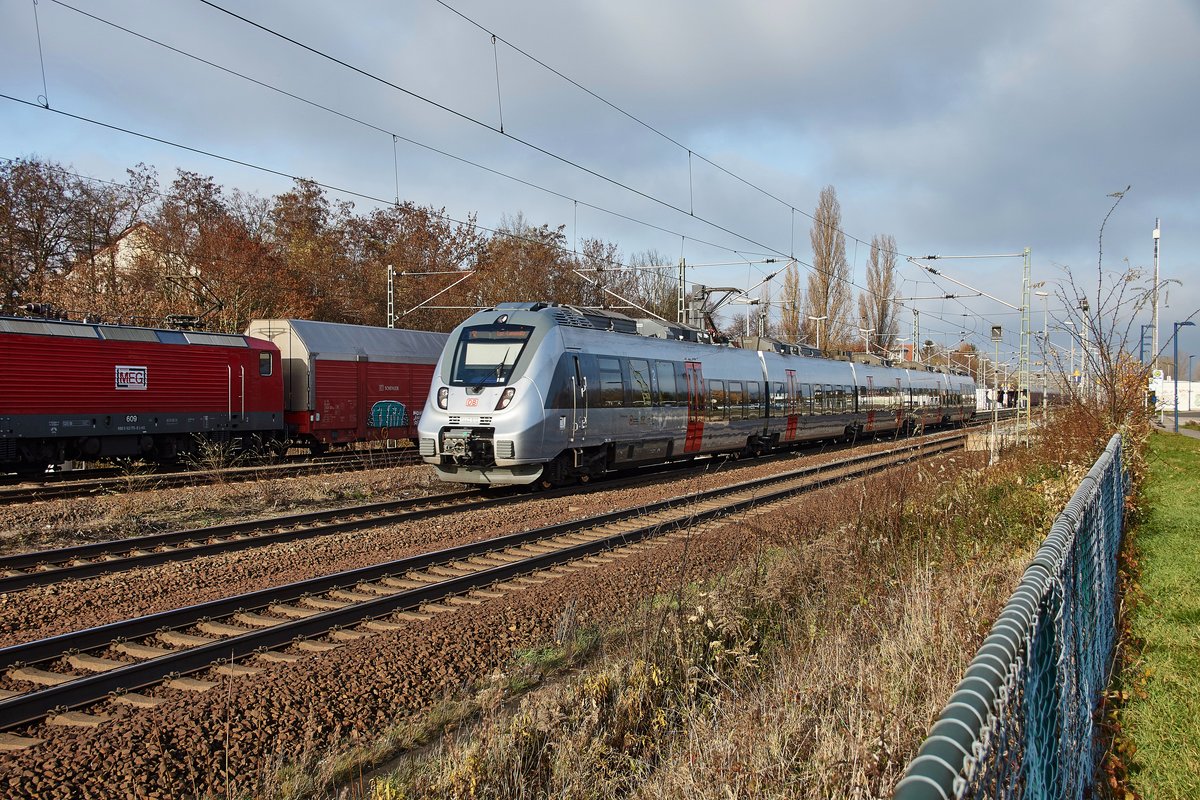 1442 810 ist am 25.11.16 als S2 in Richtung Lpz.Connewitz unterwegs gesehen im Bhf. Rackwitz.