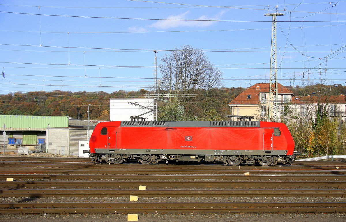 145 001-4 DB rangiert in Aachen-West.  
Aufgenommen vom Bahnsteig in Aachen-West bei schönem Novemberwetter am Nachmittag vom 8.11.2014.