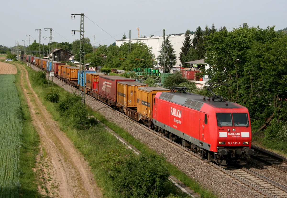 145 003 mit G�terzug Richtung Basel am 10.05.2011 in Auggen