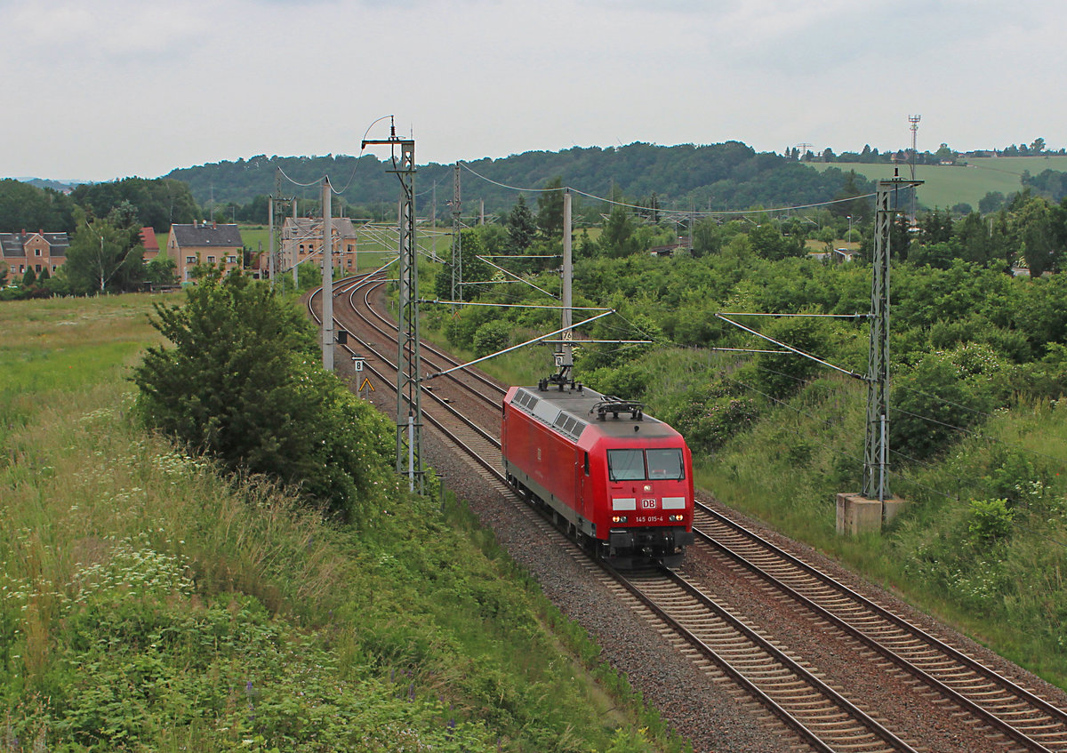 145 015-4 hat am 11.06.2016 das Bogendreieck in Werdau passiert und ist auf den Weg in Richtung Hof.