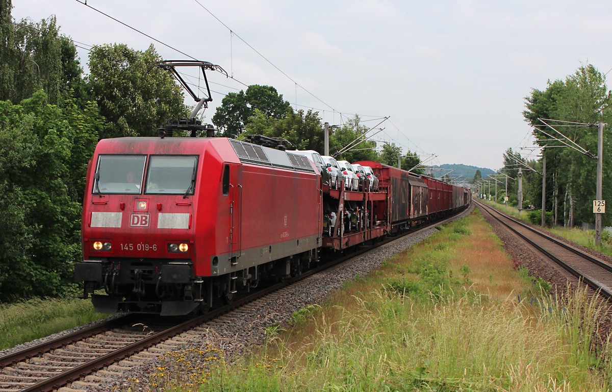 145 019-6 fährt am 10.06.2015 mit dem GA 52804 (Mosel - Braunschweig Rbf) durch den Haltepunkt Zwickau-Pölbitz.