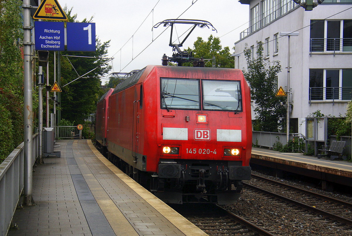 145 020-4 und 145 024-6 beide von DB und fahren durch Aachen-Schanz mit einem langen Ölzug aus Antwerpen-Petrol(B) nach Basel(CH) und kommen aus Richtung Aachen-West in Richtung Aachen-Hbf,Aachen-Rothe-Erde,Stolberg-Hbf(Rheinland)Eschweiler-Hbf,Langerwehe,Düren,Merzenich,Buir,Horrem,Kerpen-Köln-Ehrenfeld,Köln-West,Köln-Süd. Aufgenommen vom Bahnsteig von Aachen-Schanz. 
Bei Regenwolken am Morgen vom 12.9.2017.