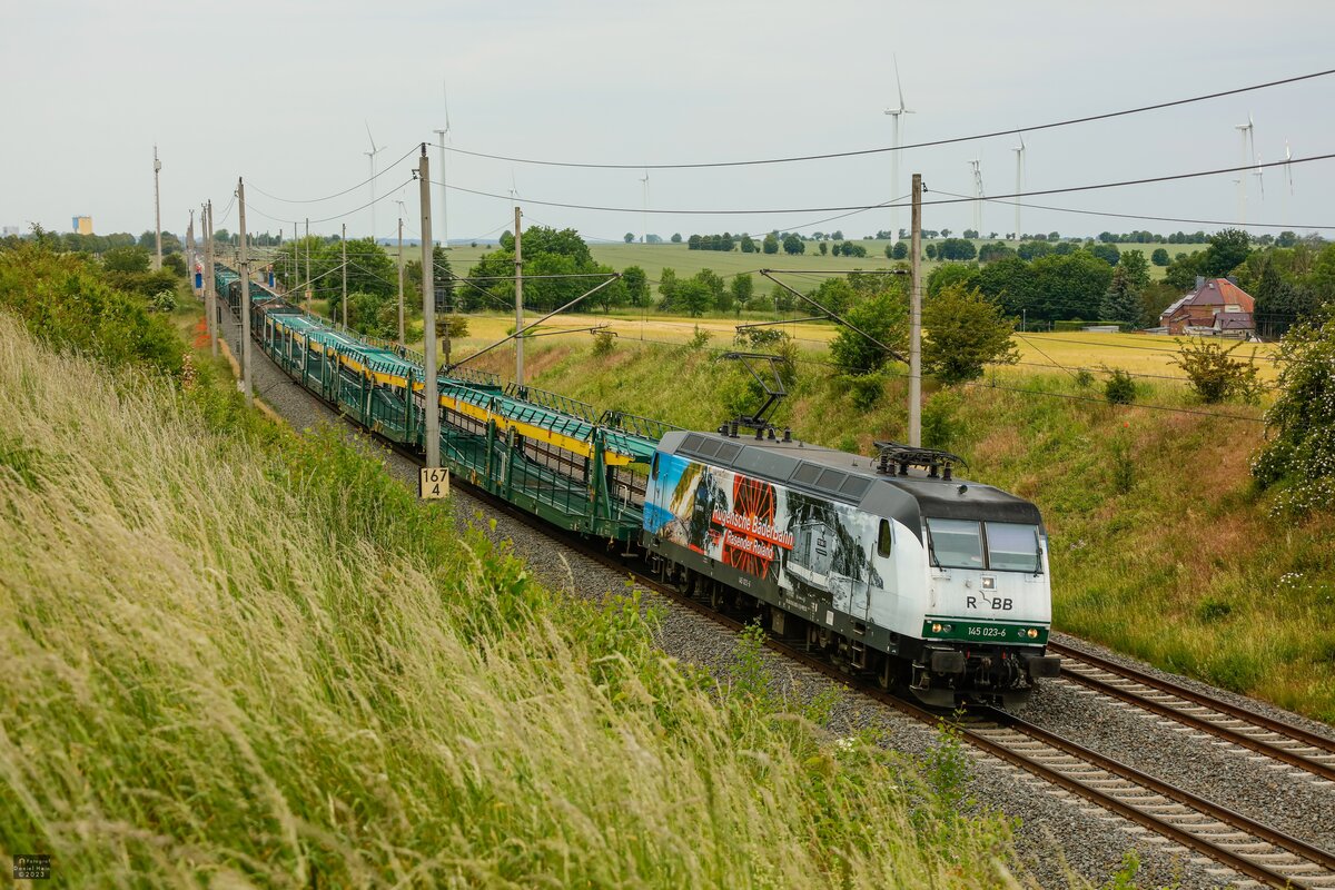 145 023-6  Rasender Roland  mit leeren Autotransportzug in Ovelgünne, Juni 2023.