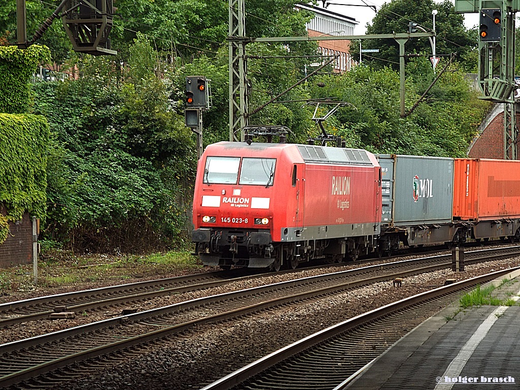 145 023-8 fuhr mit einen intermodal am 04.09.13 durch hh-harburg