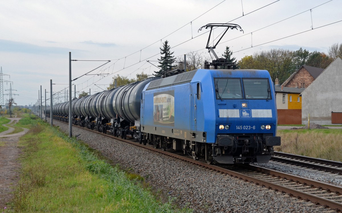 145 023 zog am 20.10.13 einen Kesselwagenzug durch Braschwitz Richtung Magdeburg.