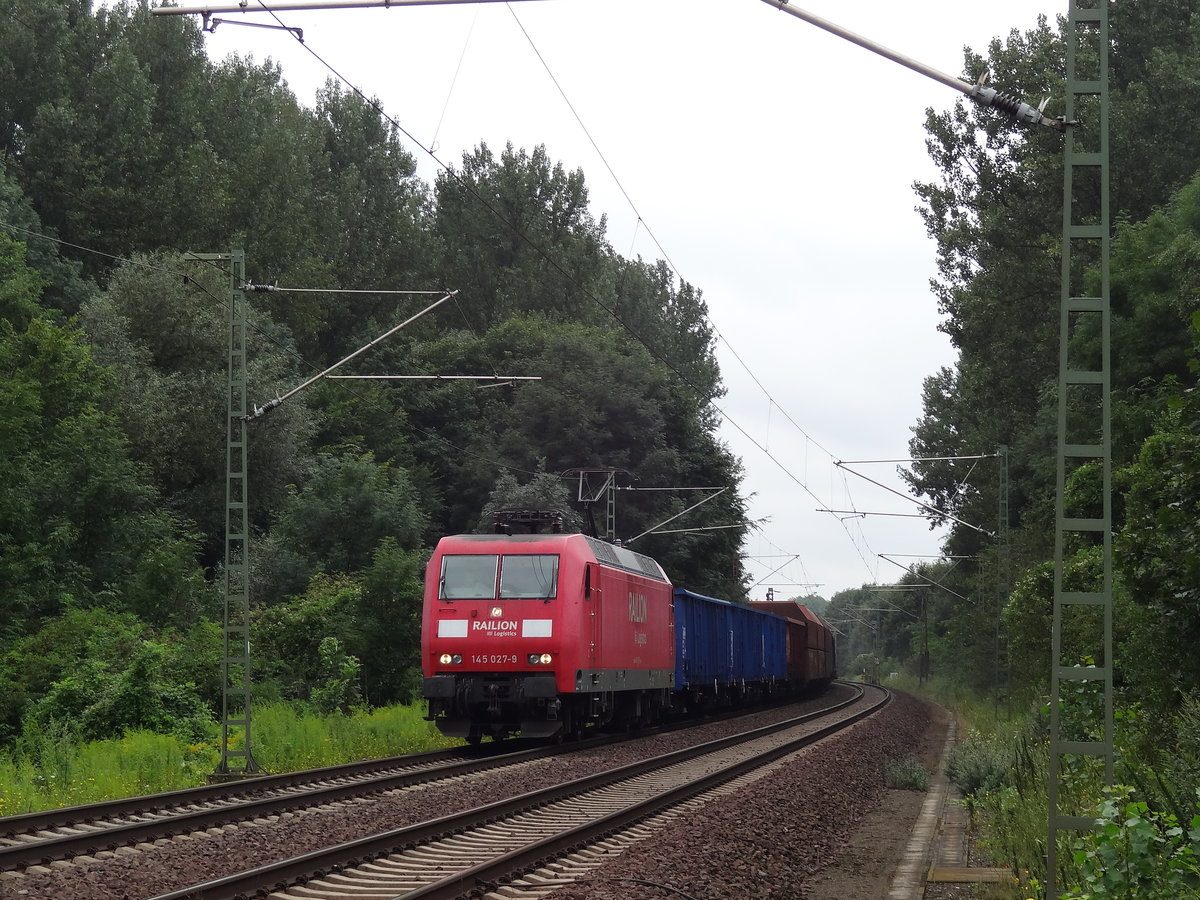 145 027 konnte am 30.07.14 mit einem Mischer in Misburg aufgenommen werden. 