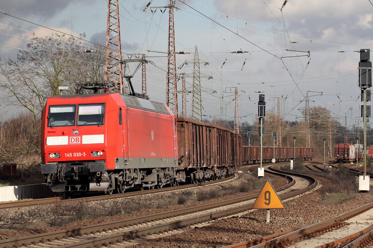 145 030-3 durchfährt Recklinghausen-Ost 2.3.2016
