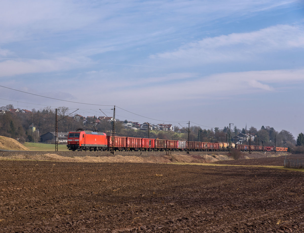 145 030 mit einem gem.GZ Richtung Kornwestheim.Ebersbach 19.2.2017.)