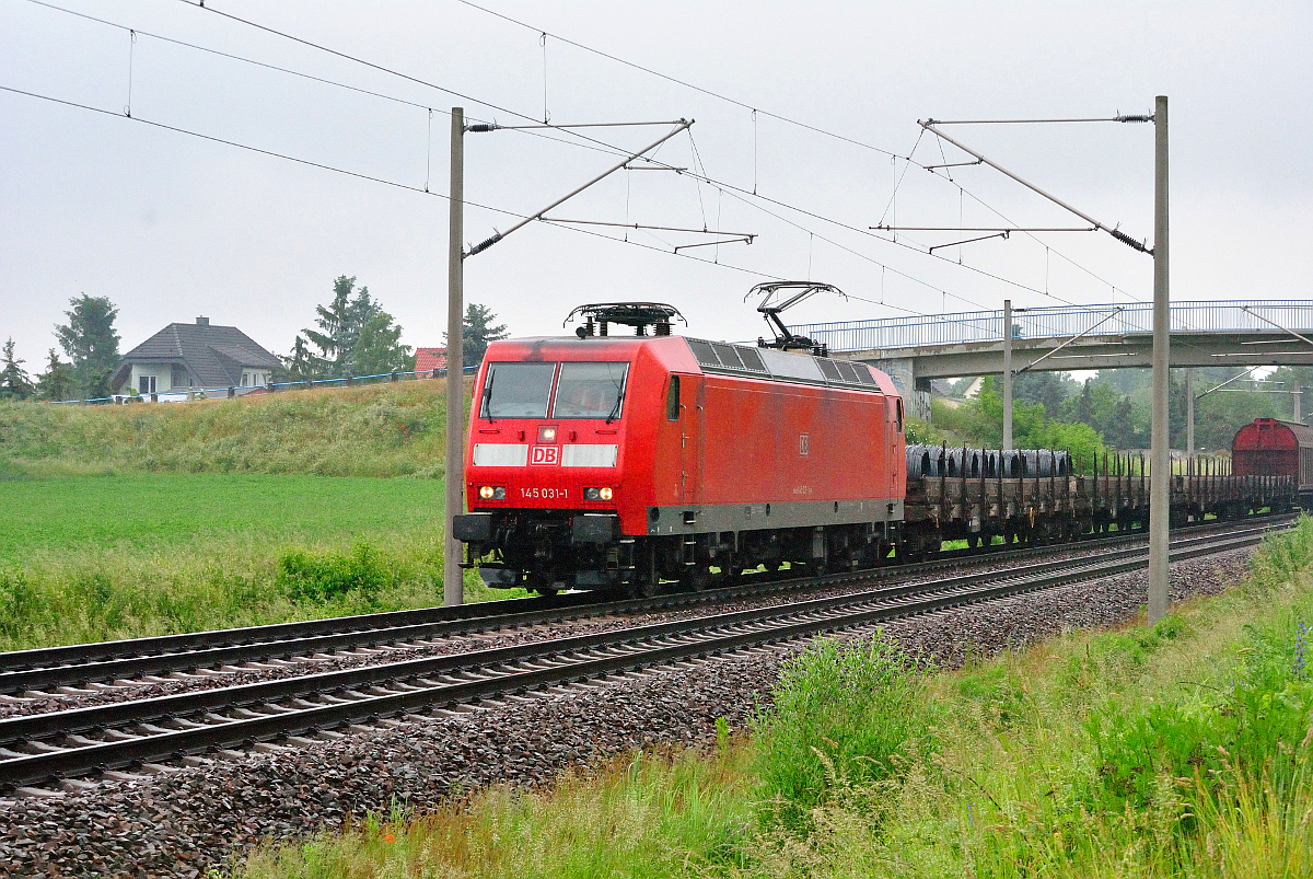 145 031-1 mit einem gemischten Güterzug in Zschortau. 01.06.2016