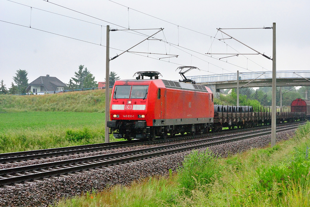 145 031-1 mit einem gemischten Güterzug in Zschortau. 01.06.2016