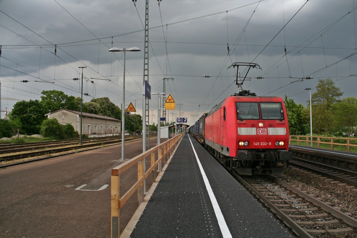 145 032-9 mit einem KLV-Zug auf dem Weg nach Weil am Rhein Rbf am Nachmittag des 25.04.14 in Mllheim (Baden).